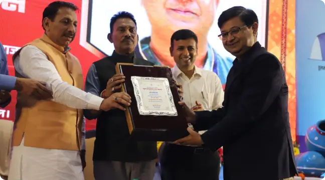 Mr. Vikas Rajoria being presented the state-level award plaque by a senior official